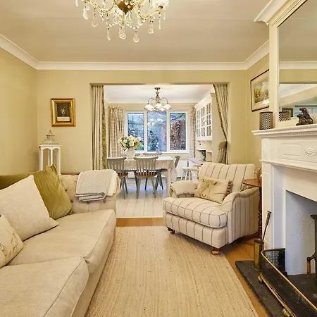 Host And - 36 Hardy Meadows Grassington