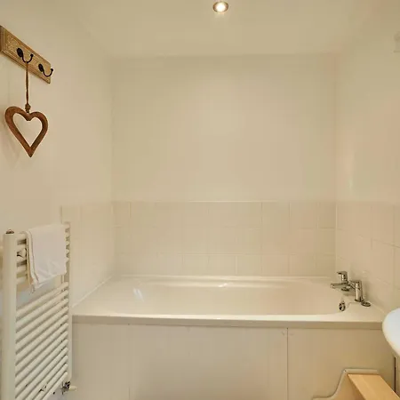 Host And - 36 Hardy Meadows Grassington